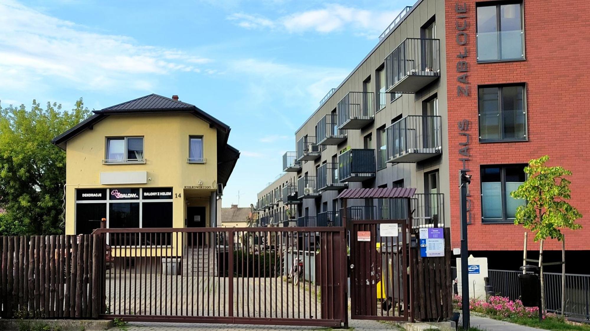 Cozy, Equipped Apartment With Free Monitored Private Parking Close To Old Town — Photos 2